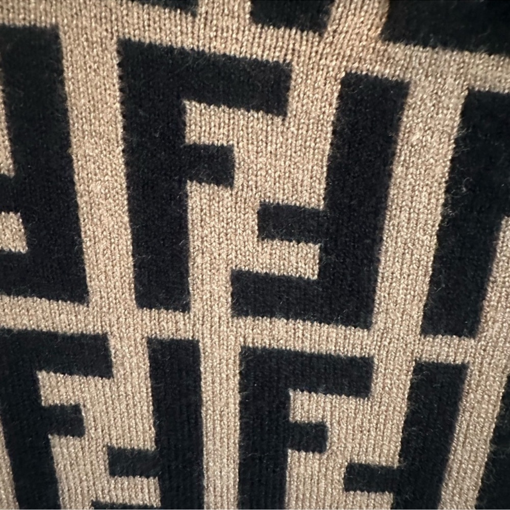 Fendi Beige and Black FF Jacquard Crewneck Sweater - Picture 4 of 4